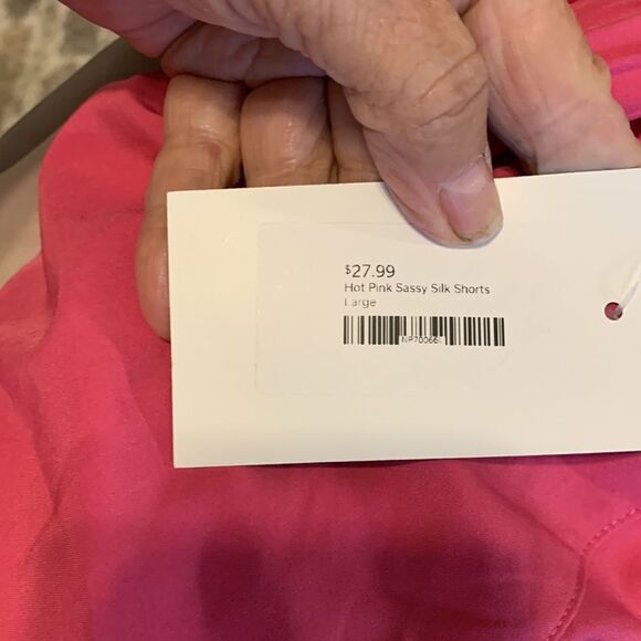 New in Size Large high waist pink shorts.  Elastic waist. - Picture 8 of 10